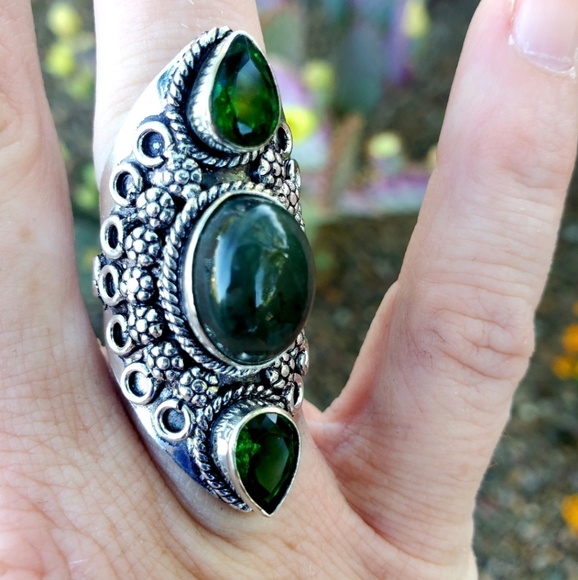 New Green Moss Agate and Peridot Silver Statement Ring. - Picture 16 of 16
